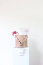 Load image into Gallery viewer, Belt vase Soufflè leather Taupe
